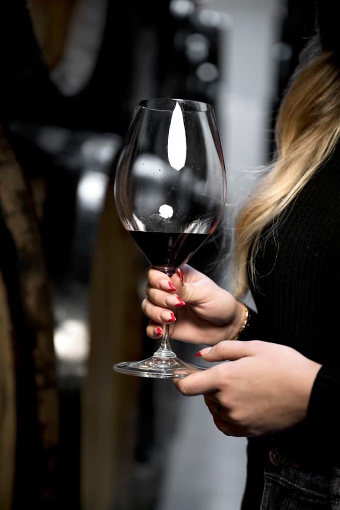 side-view-woman-holding-wine-glass